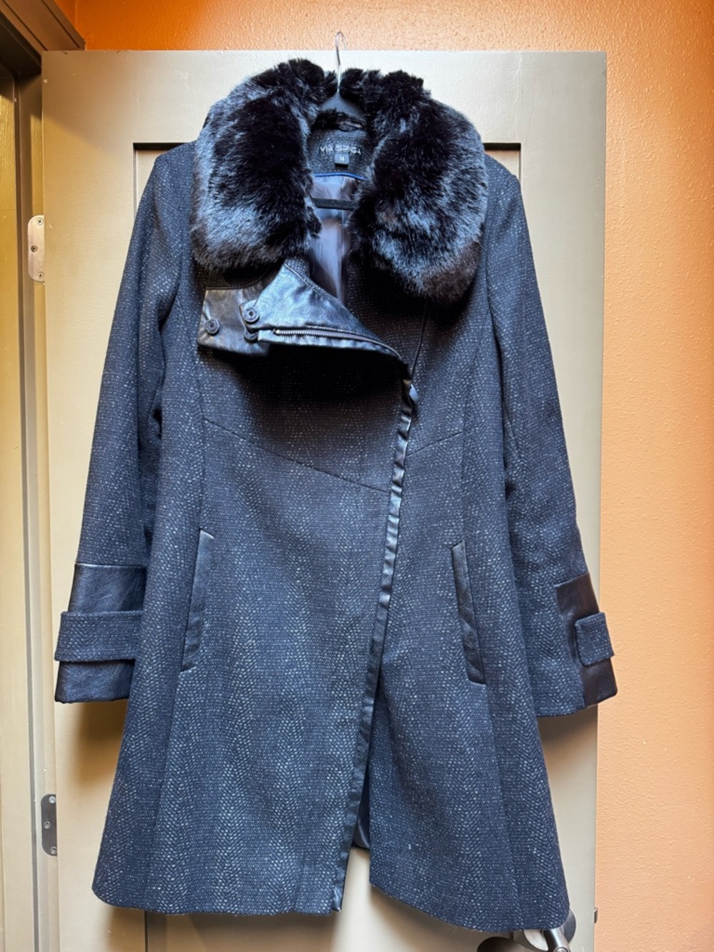 Via Spiga Black Wool-Blend Coat with Faux Fur Collar 14